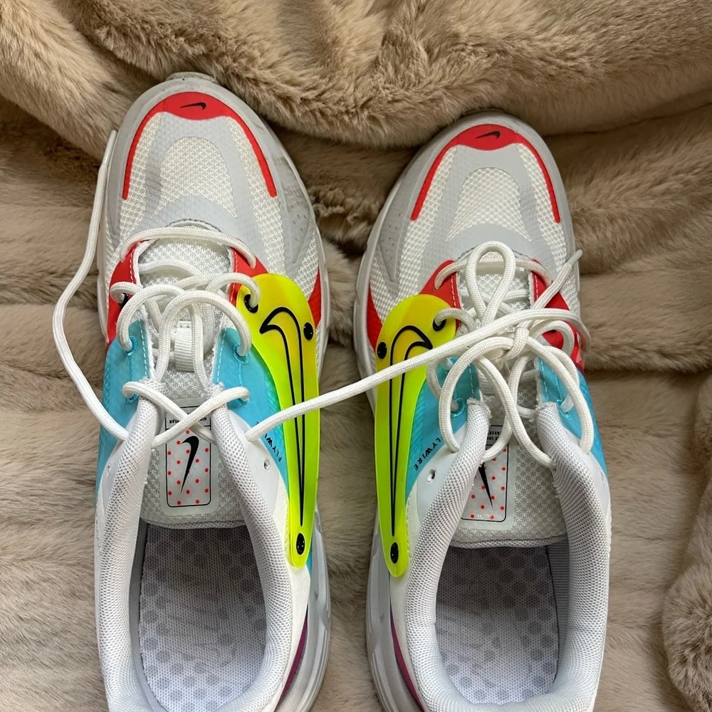 Nike - Picture 1 of 9